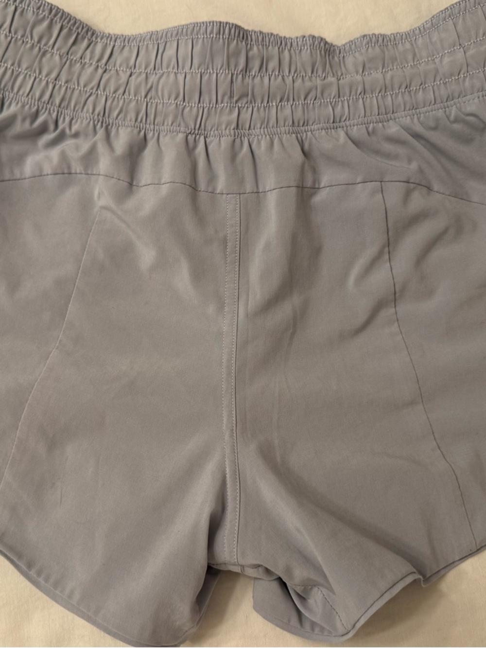 lululemon athletica Women's Reversible Athletic Shorts Size 6 lt & drk purple - Picture 3 of 9